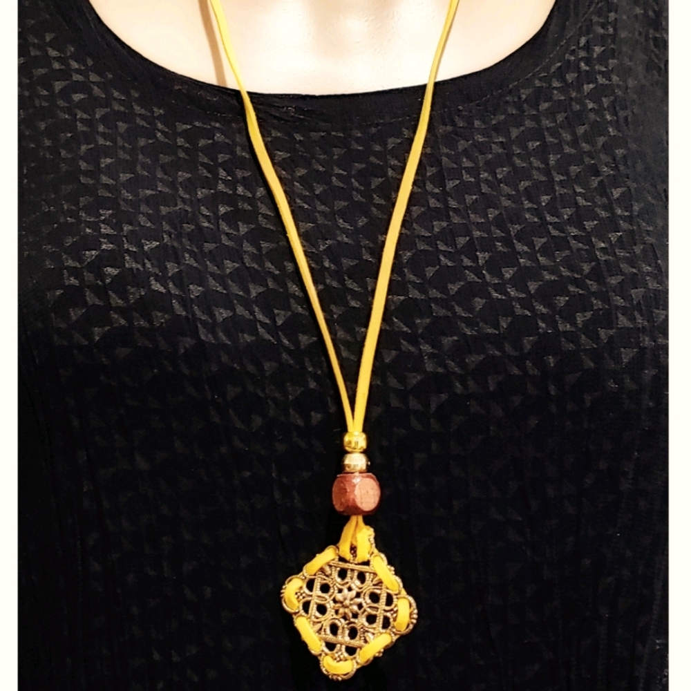 247N172 Handmade Gold Leather Necklace